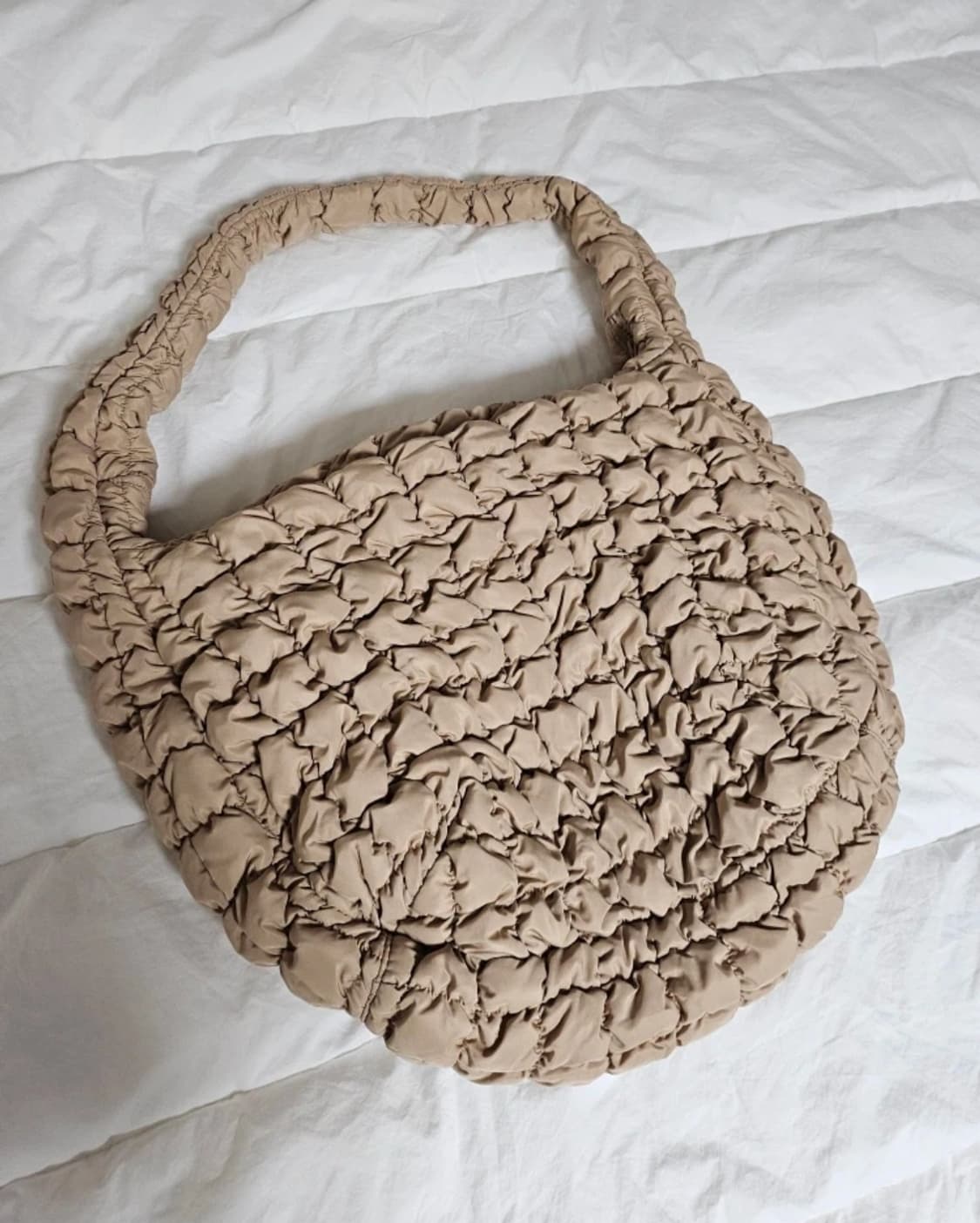 COS 코스 퀼팅백 오버사이즈 베이지 상품이미지3