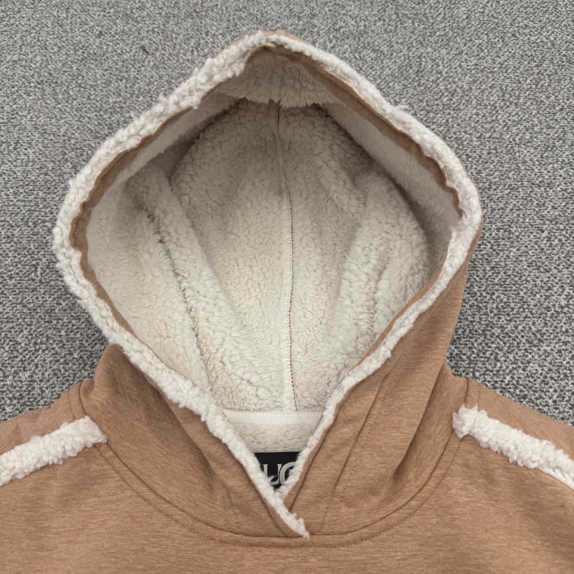 어그 후드티 상품이미지3