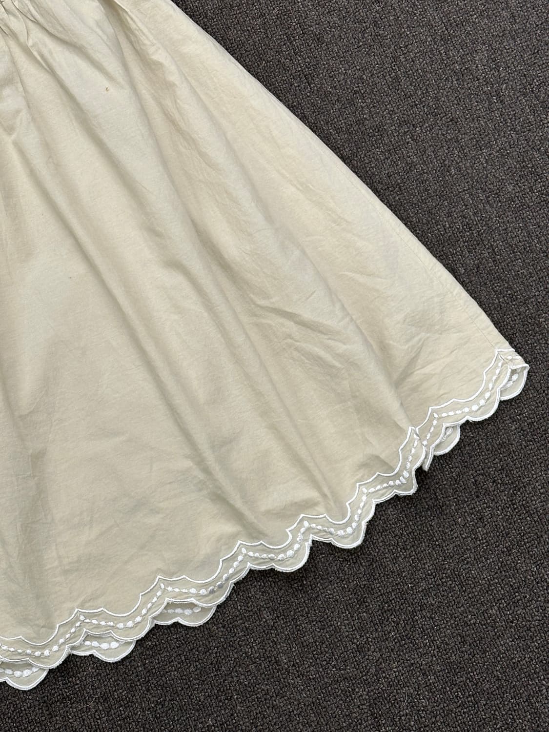 OS)Japanese vintage 자수 디테일 밴딩 베이지 미디 스커트 상품이미지4