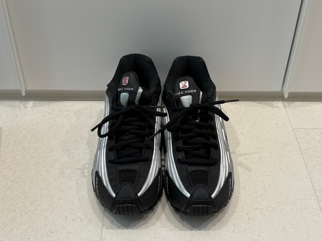 나이키 샥스 R4 메탈릭 실버 레드 상품이미지3