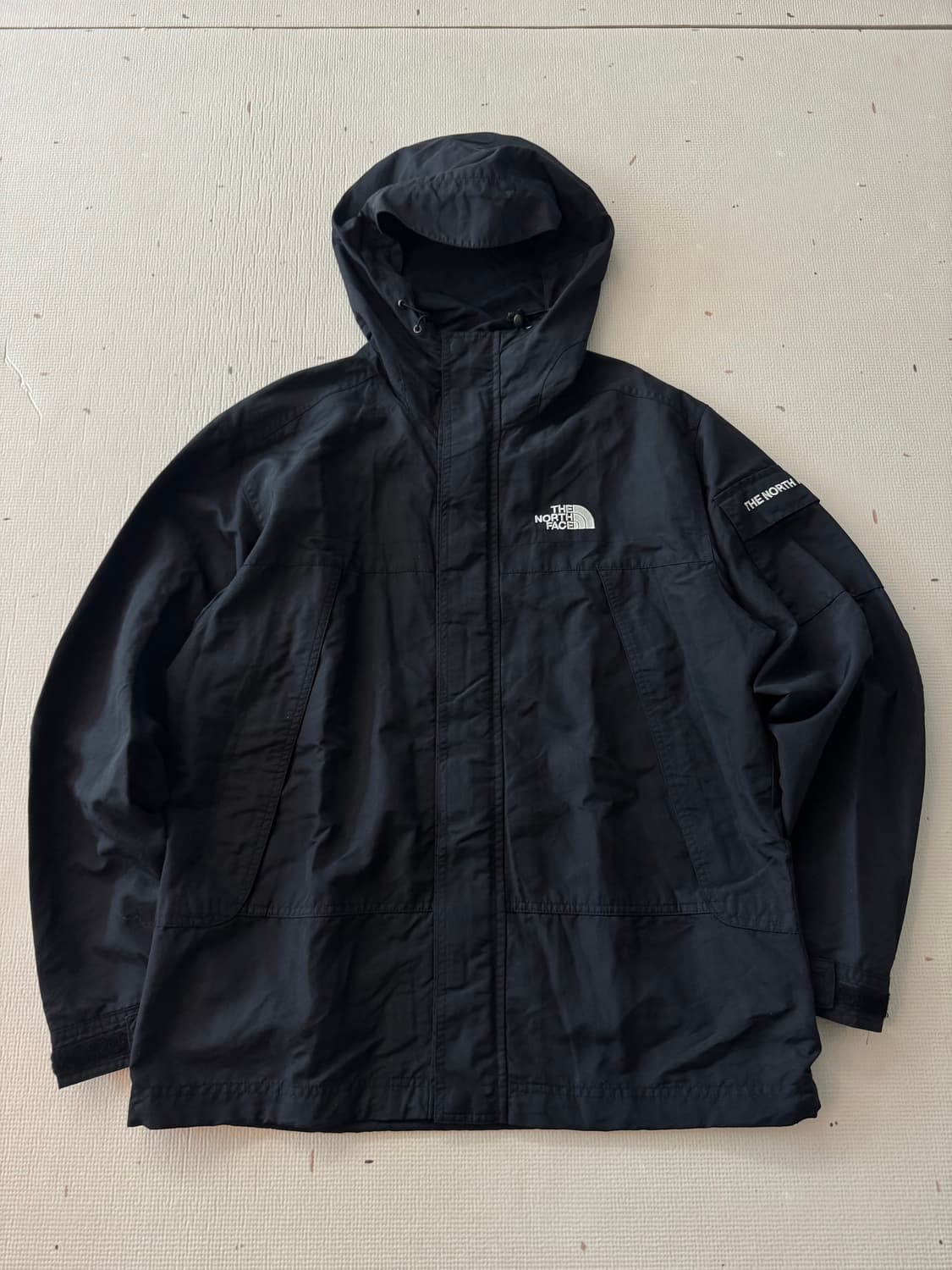 노스페이스 포켓 로고 바람막이 상품이미지1