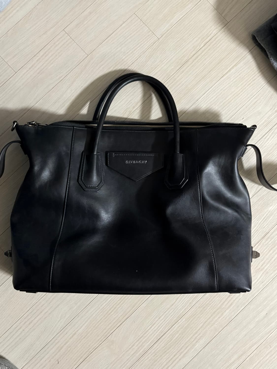 지방시 안티고나 소프트 미듐 상품이미지1