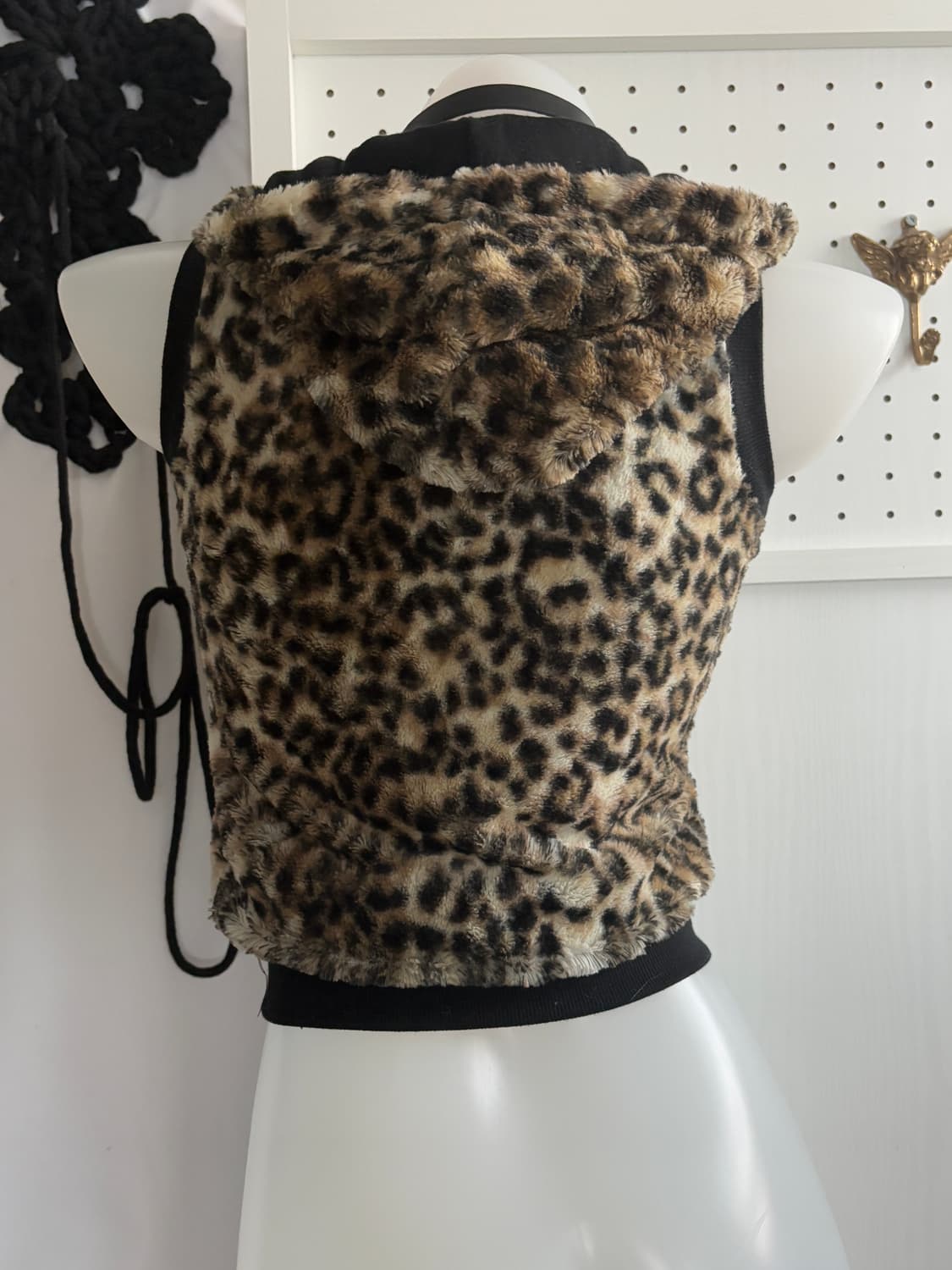 • Leopard Fake Fur Hooded Vest 상품이미지5