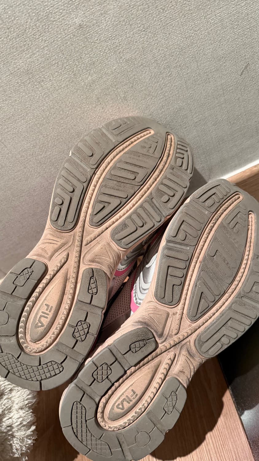 휠라 인터런 핑크블라썸 한소희 신발  상품이미지5