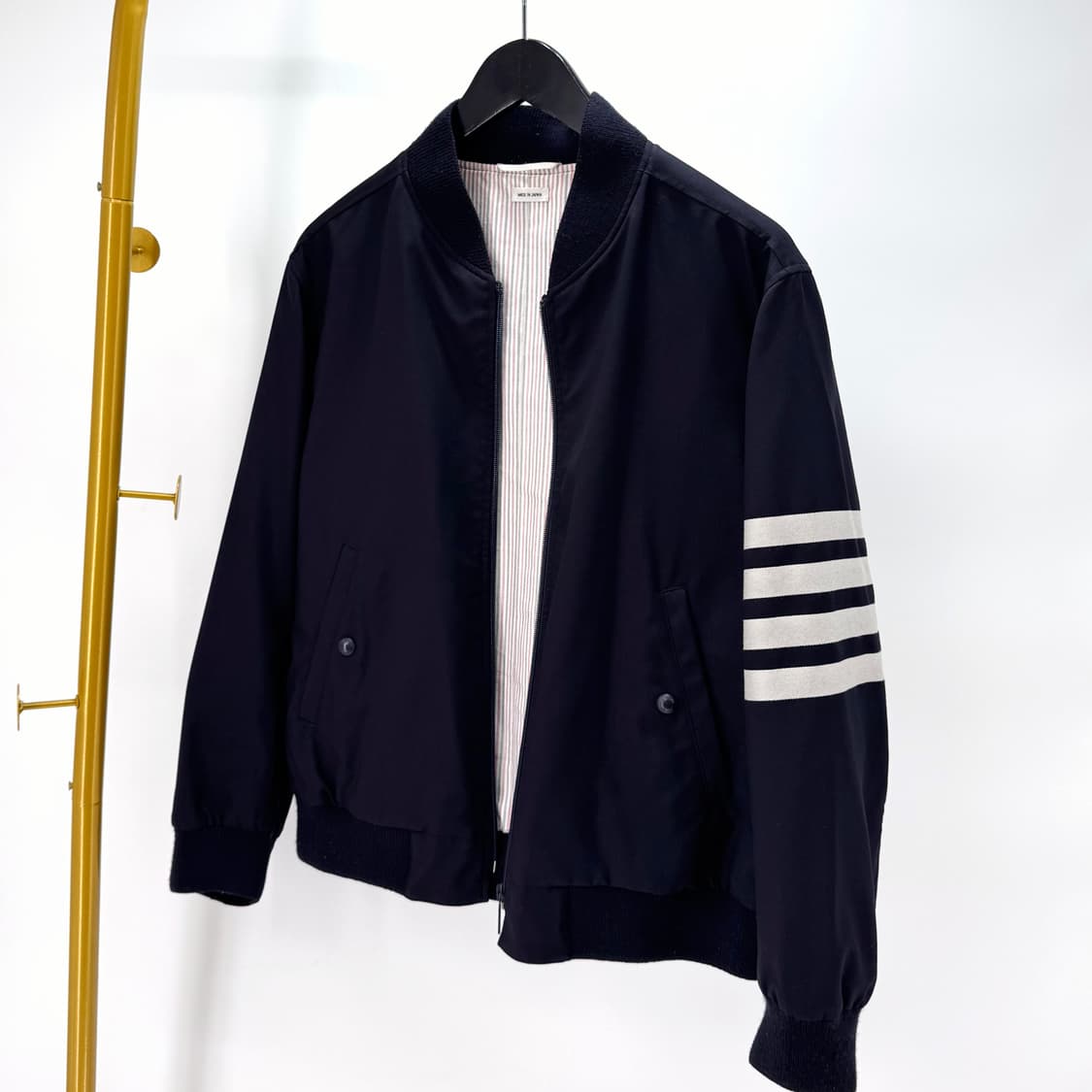 [2사이즈] 톰브라운 사선완장 블루종 봄버 자켓 네이비 (MJO030A) 상품이미지3