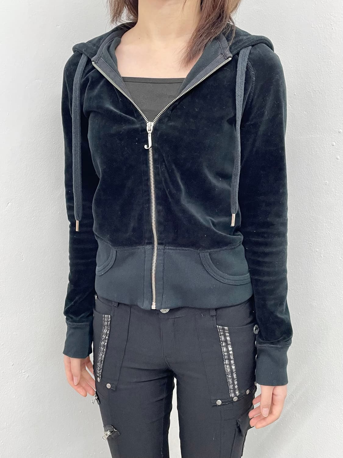 쥬시꾸뛰르 벨벳 자수 후드집업 상품이미지3