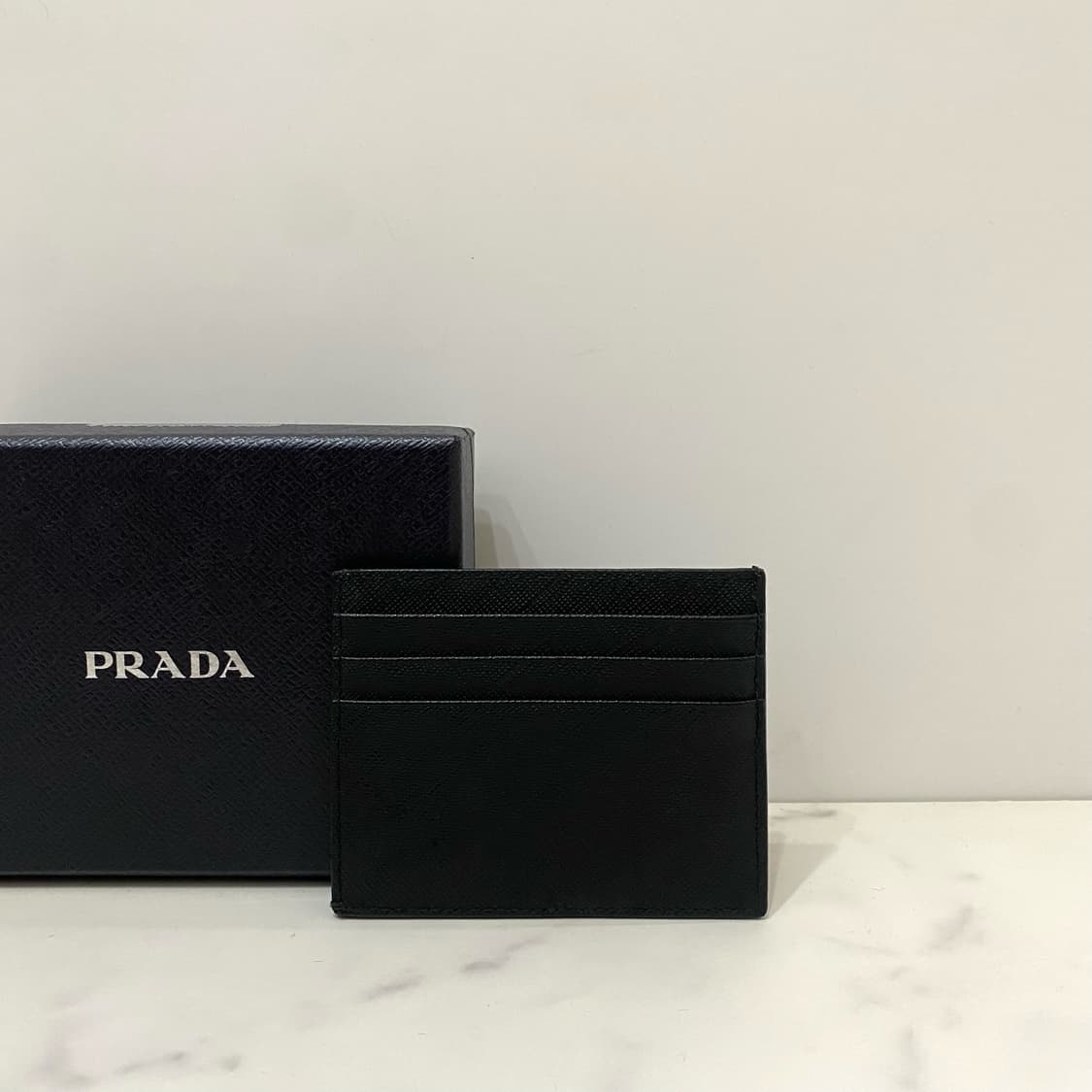 새상품급 프라다 사피아노 레더 삼각로고 카드지갑 블랙 2MC223 상품이미지5