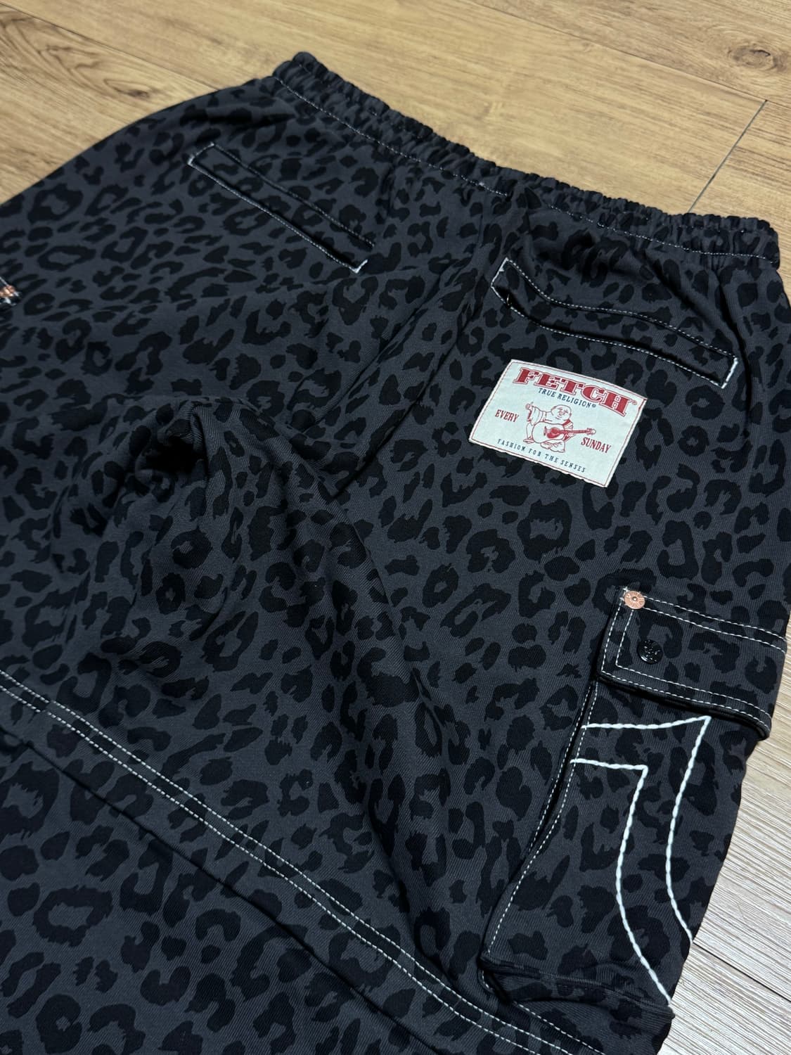 [M] 트루릴리젼 x 페치 스웻 세퍼레이트 카고 팬츠 레오파드 차콜 상품이미지7