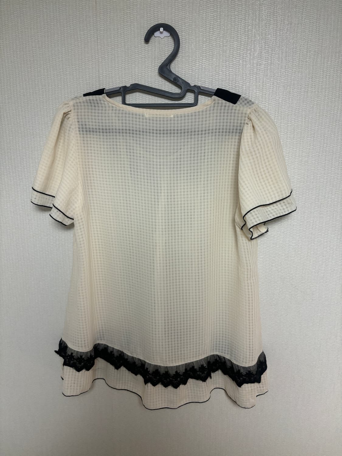 엑시즈팜 아일렛 리본 카라 블라우스 상품이미지3