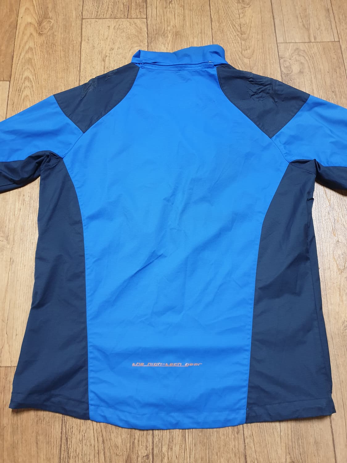 1203 k2 아웃도어 바람막이 95 사이즈입니다 상품이미지5