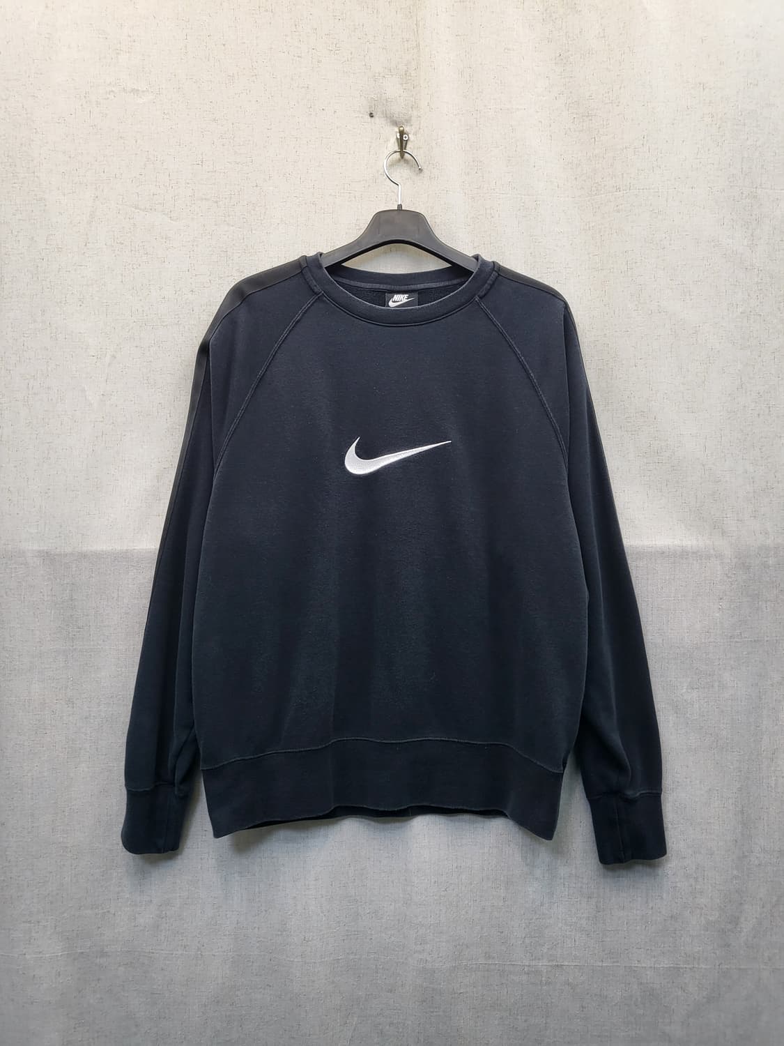 나이키 스우시 맨투맨 블랙 상품이미지1