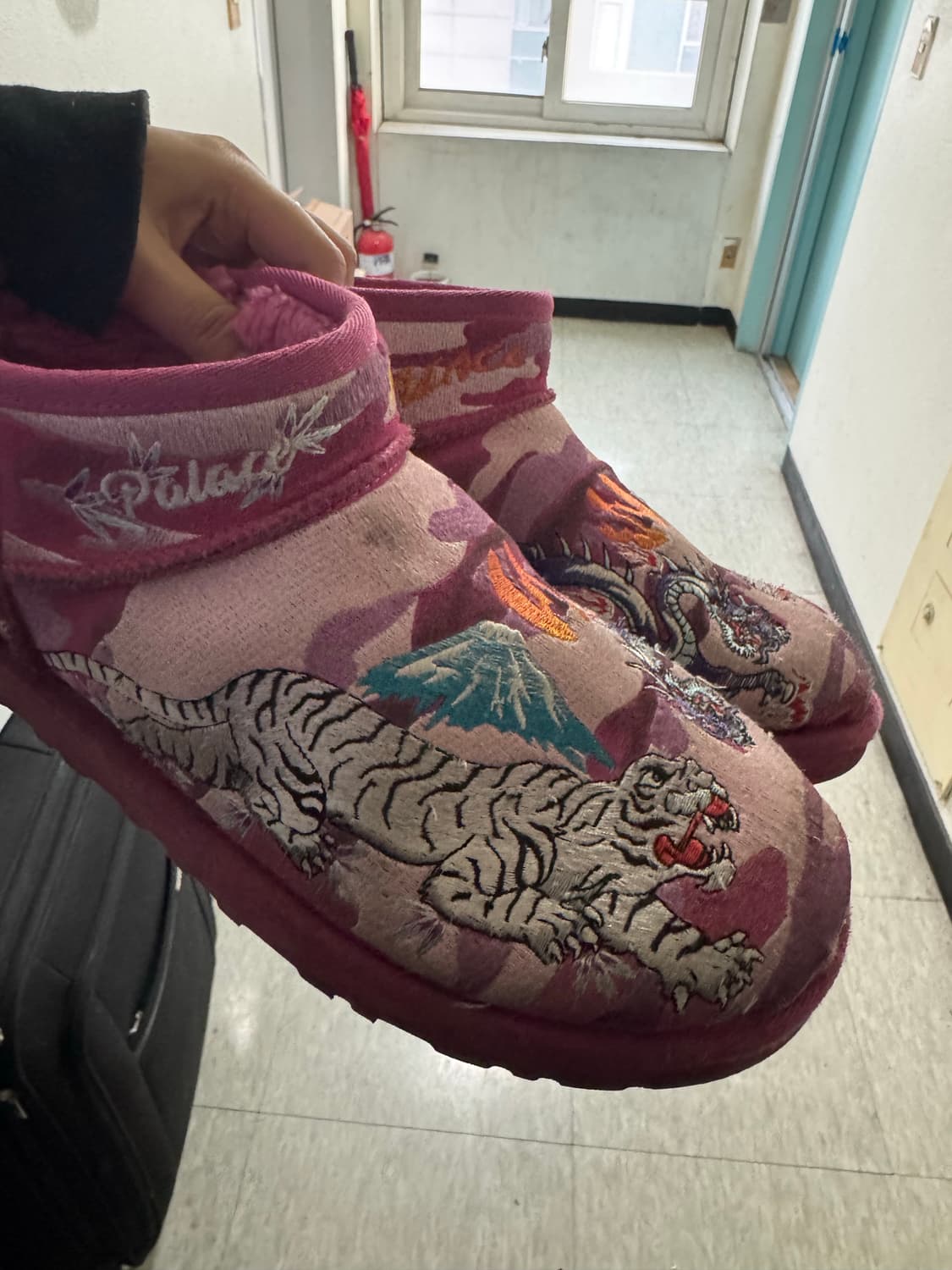 어그 x 팔라스 울트라 미니 부츠 핑크 카모 상품이미지1