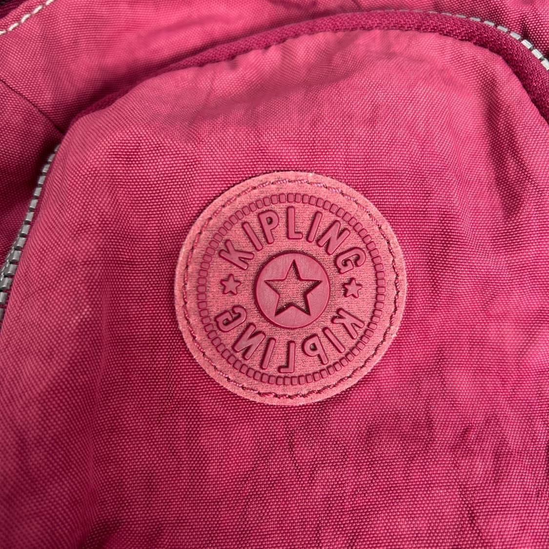 키플링 백팩 버건디 + 키링 인형 상품이미지3