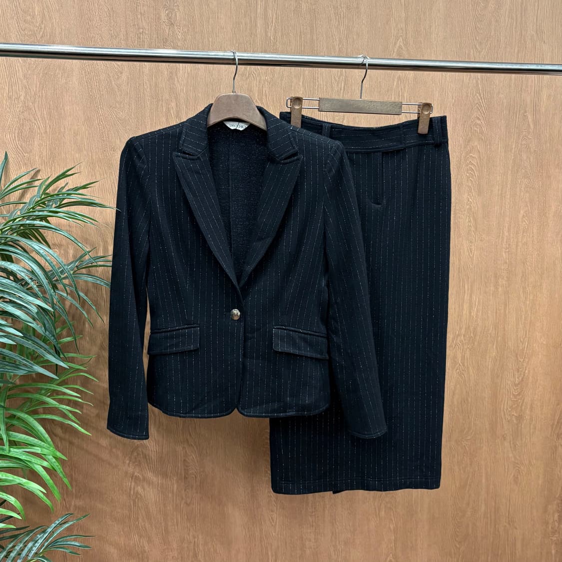 스피치오 울 실버 펄 핀스트라이프 자켓 H라인 롱 스커트 셋업 블랙 상품이미지1