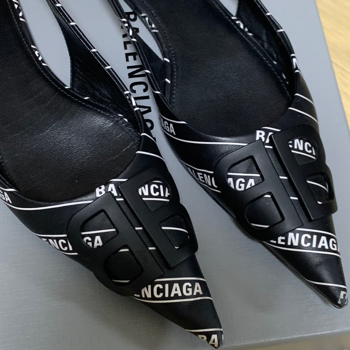 발렌시아가 로고샌들 상품이미지1