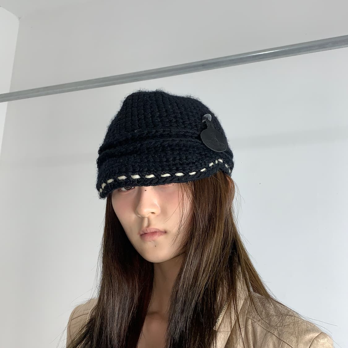 비비안웨스트우드 ORB 레더 장식 니트 캡 상품이미지2