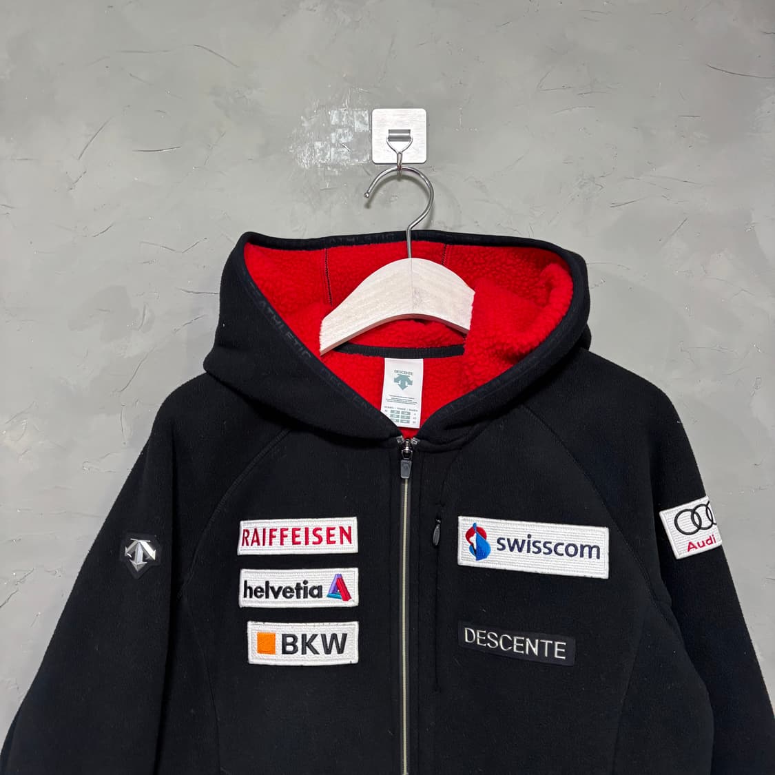 데상트 아우디 스위스 스키팀 플리스 상품이미지2