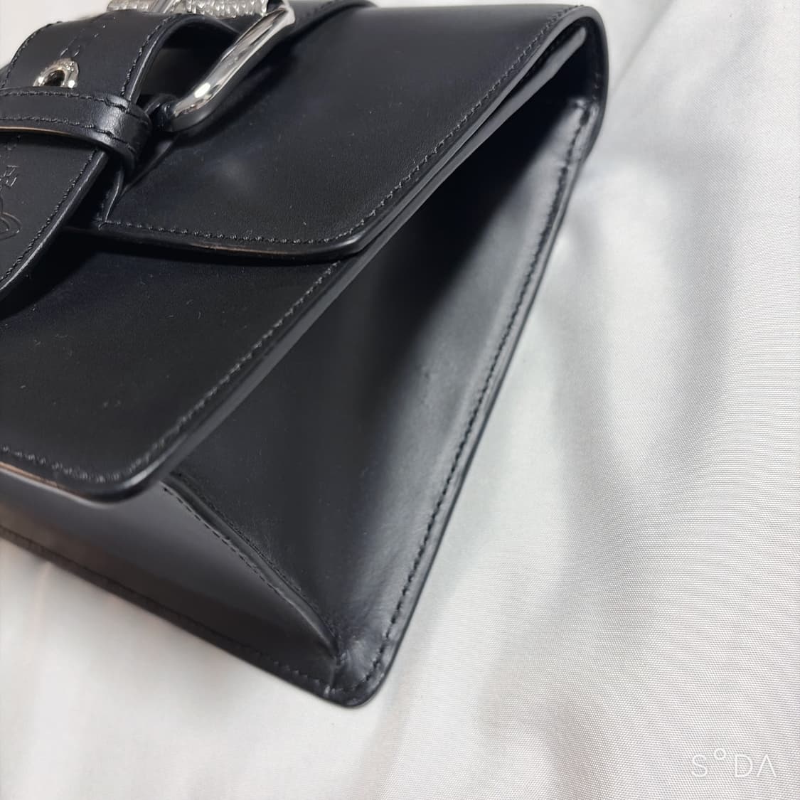 비비안웨스트우드 블랙 버클 숄더백 상품이미지5