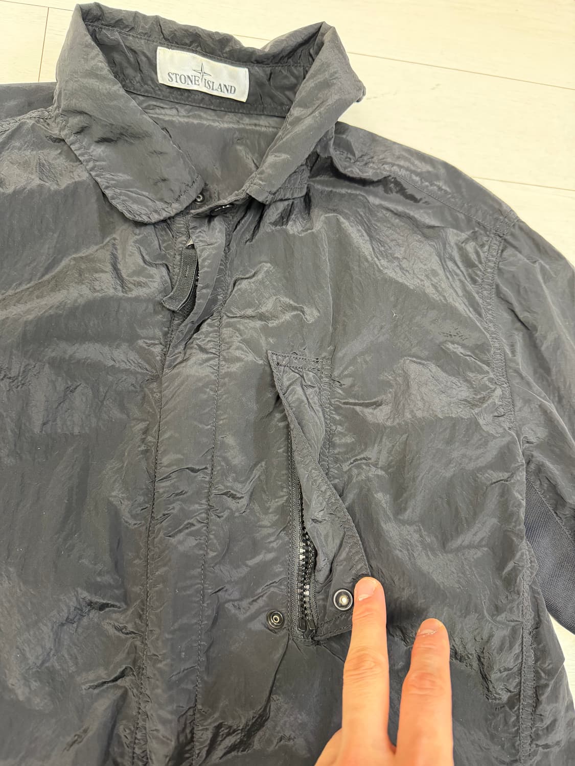 백화점판) 스톤아일랜드 나일론 메탈 셔츠 L 사이즈  백화점 한글텍이라서 상품이미지5