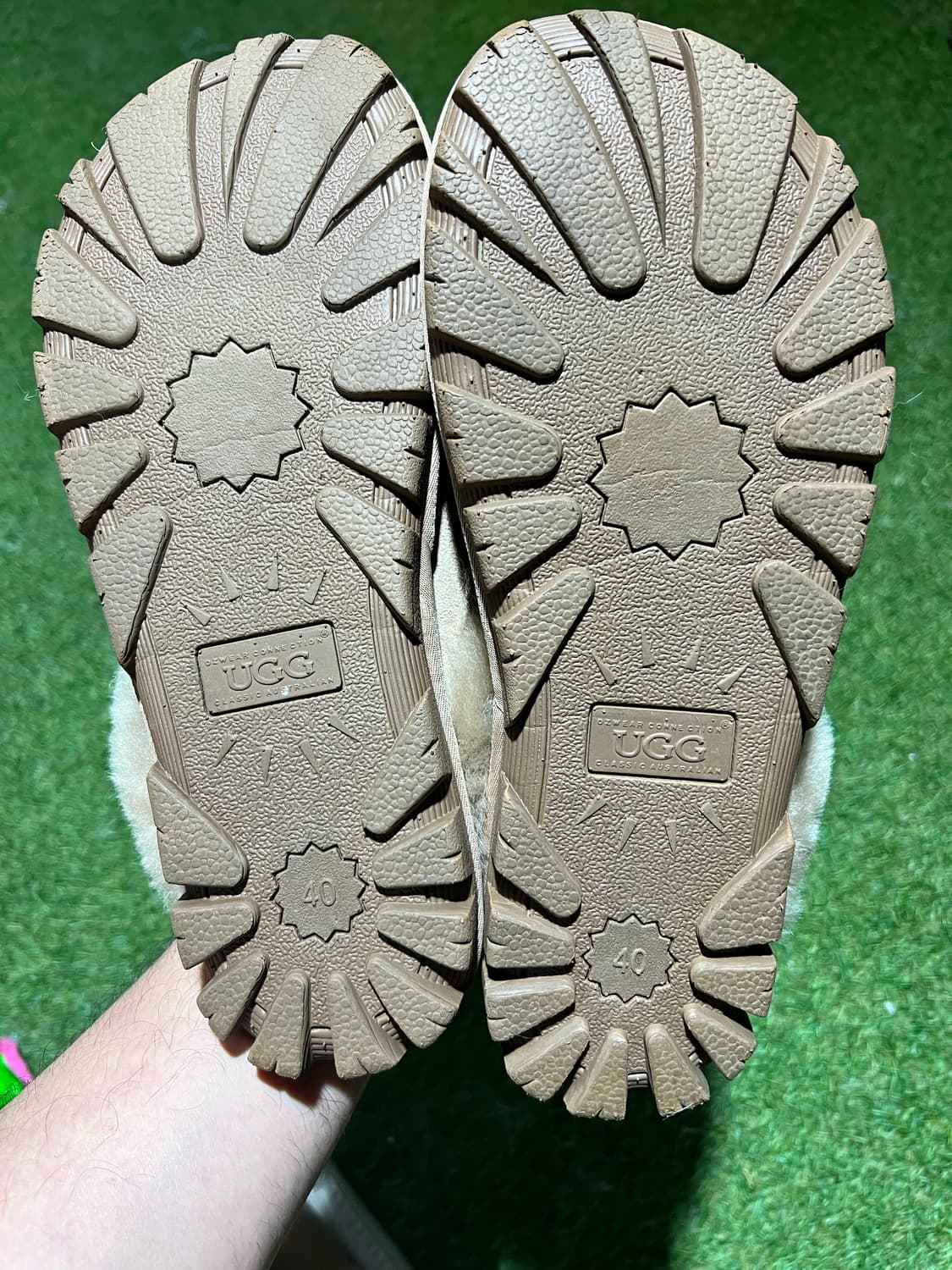 Ugg 슬리퍼 260입니다. 상품이미지3