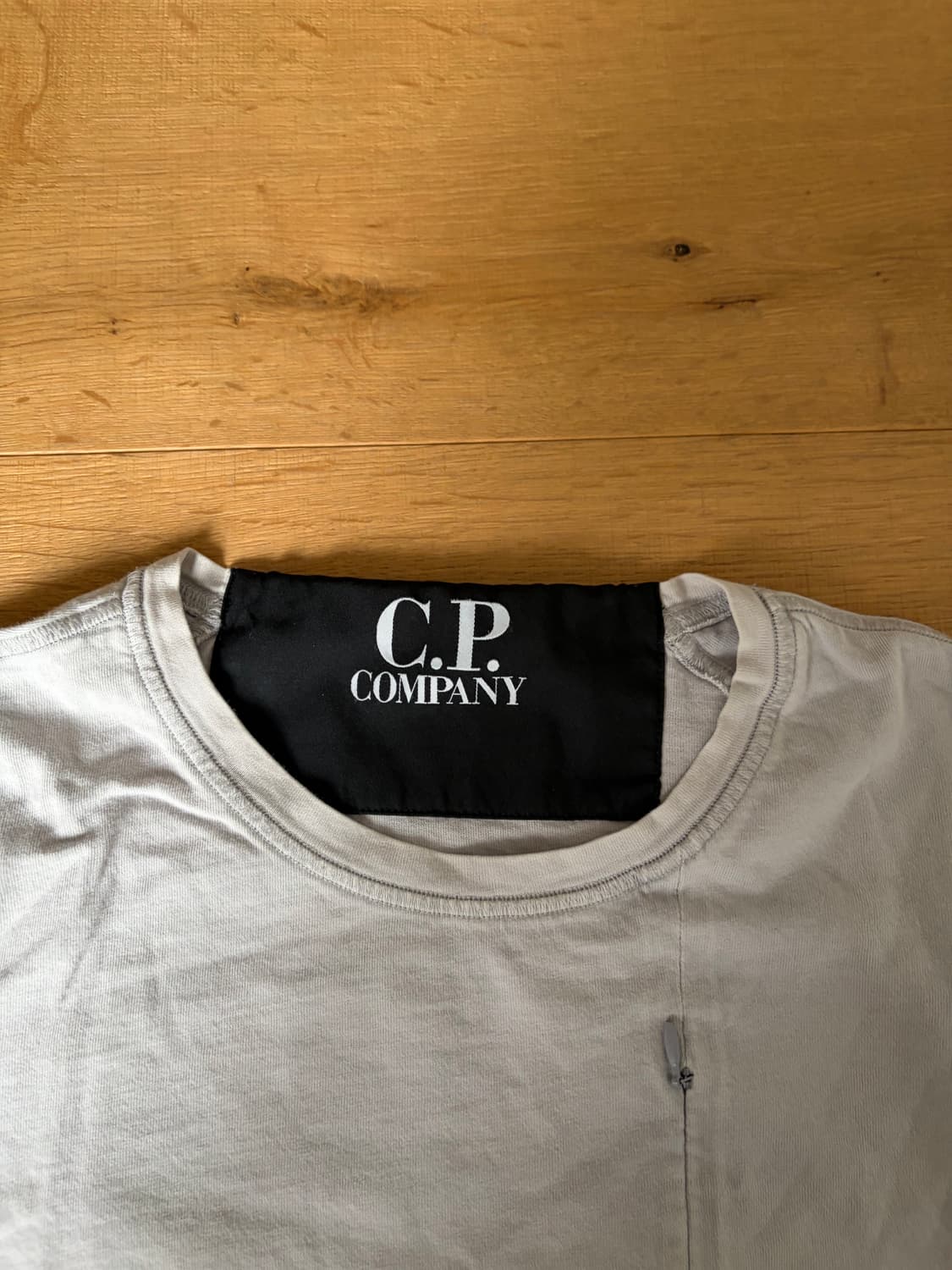 연그레이 cp컴퍼니 주머니 지퍼 반팔 상품이미지3