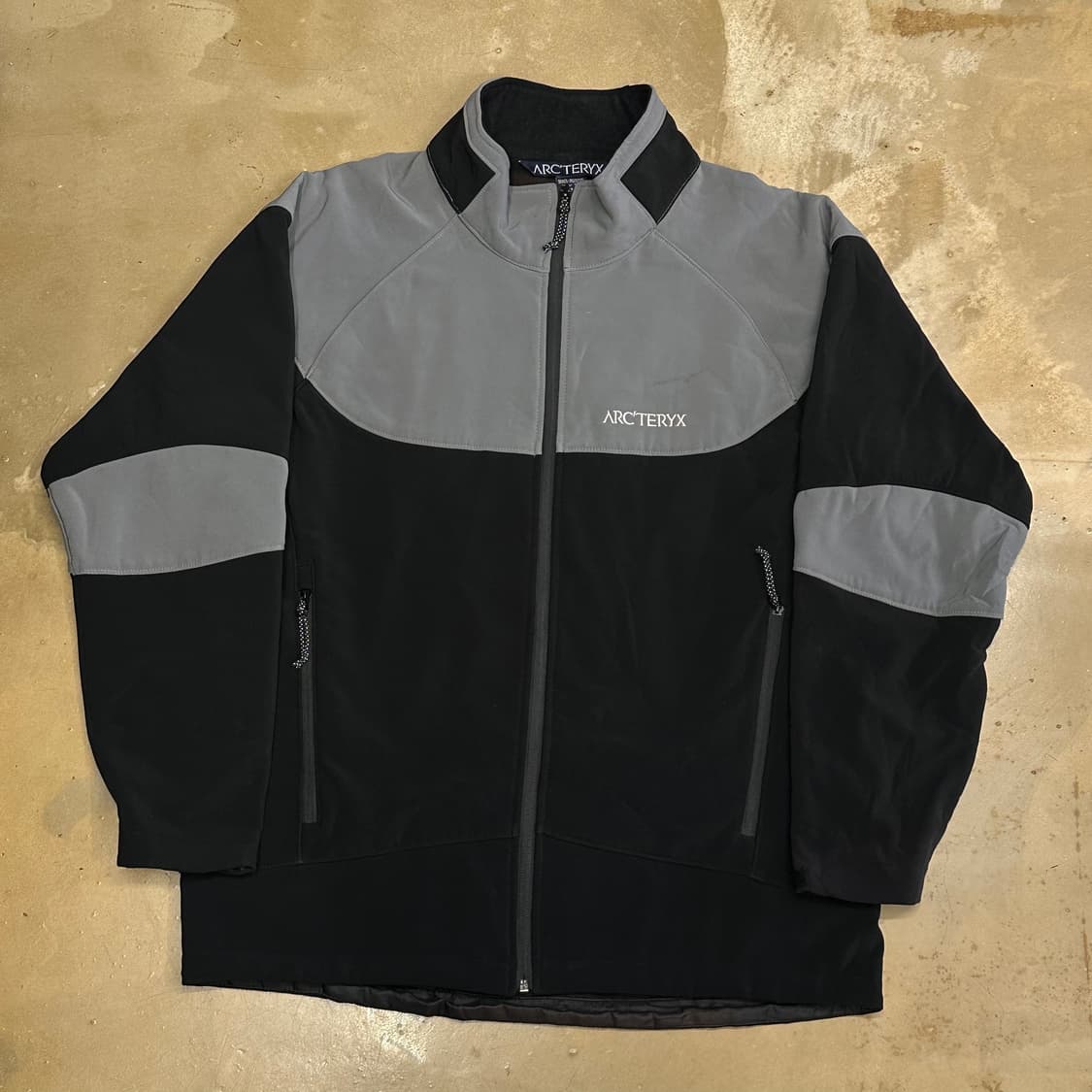 아크테릭스 그레이 블랙 배색 감마 플리스 상품이미지2