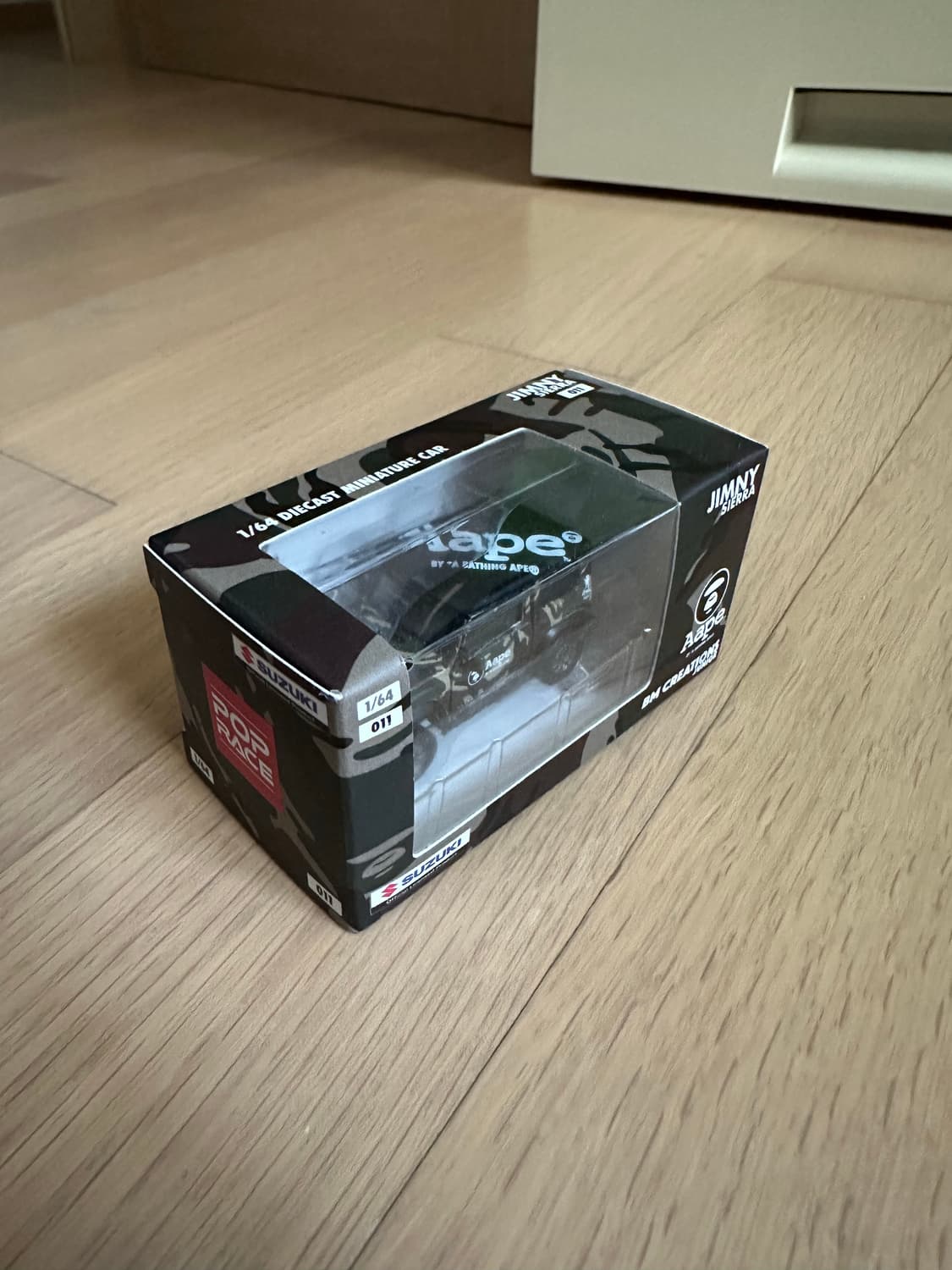 AAPE X 스즈키 짐니 미니카 1/64 상품이미지3