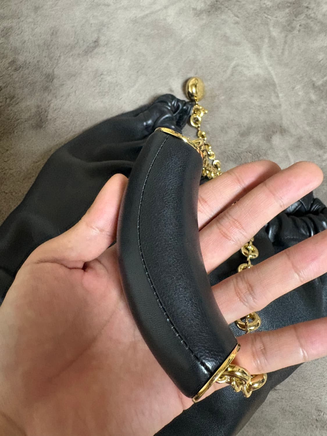 로에베 스퀴즈 스몰 블랙 백 상품이미지6