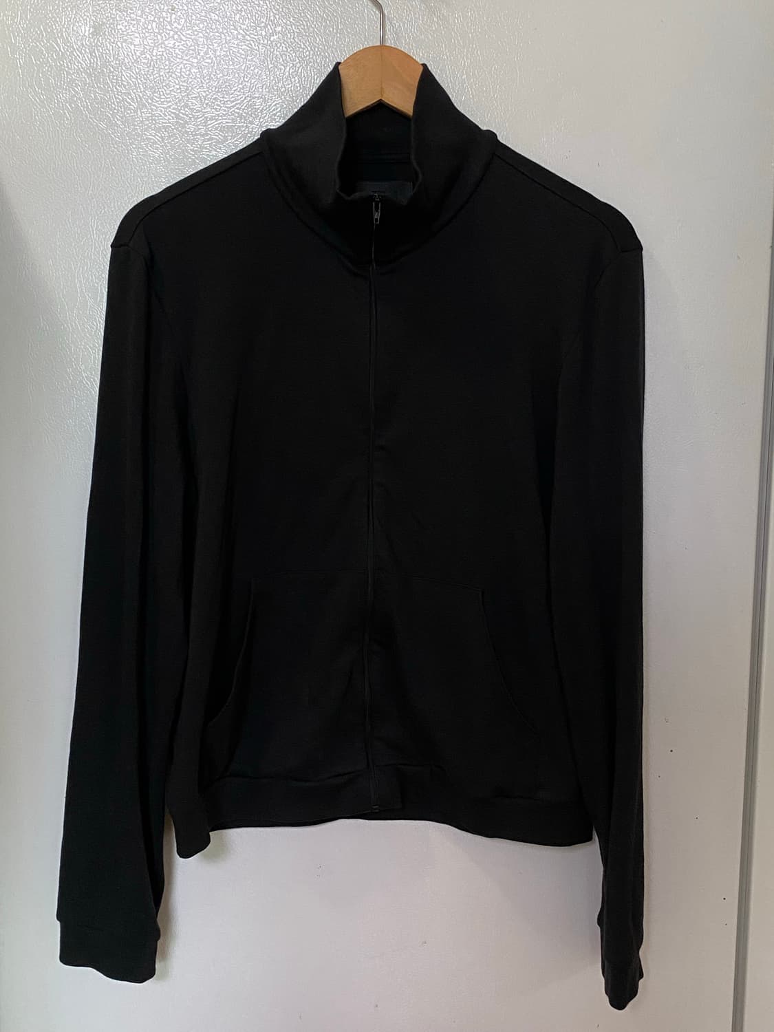 mudule neck zip black 상품이미지4