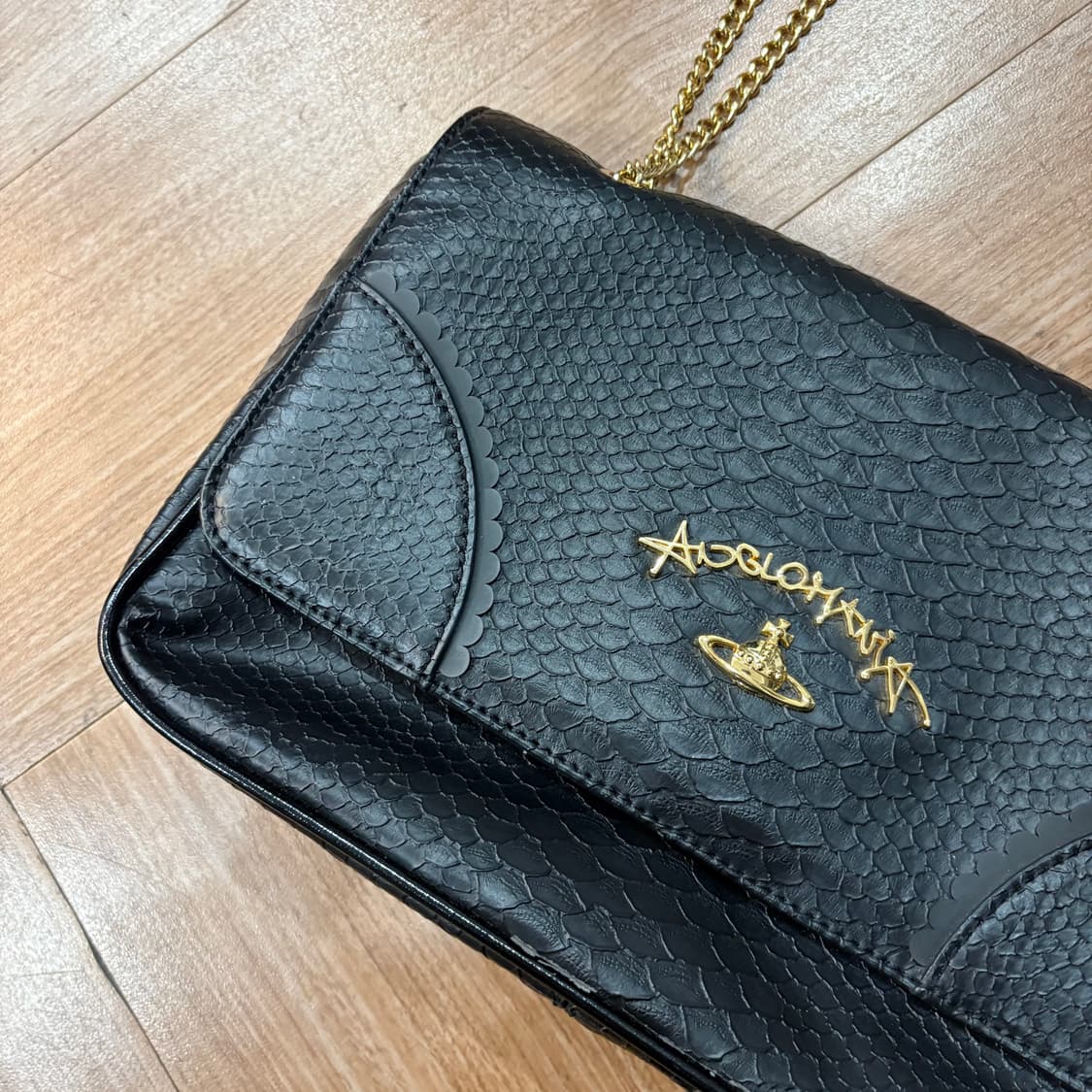 비비안웨스트우드 앵글로마니아 블랙 프릴리 스네이크 백 상품이미지2