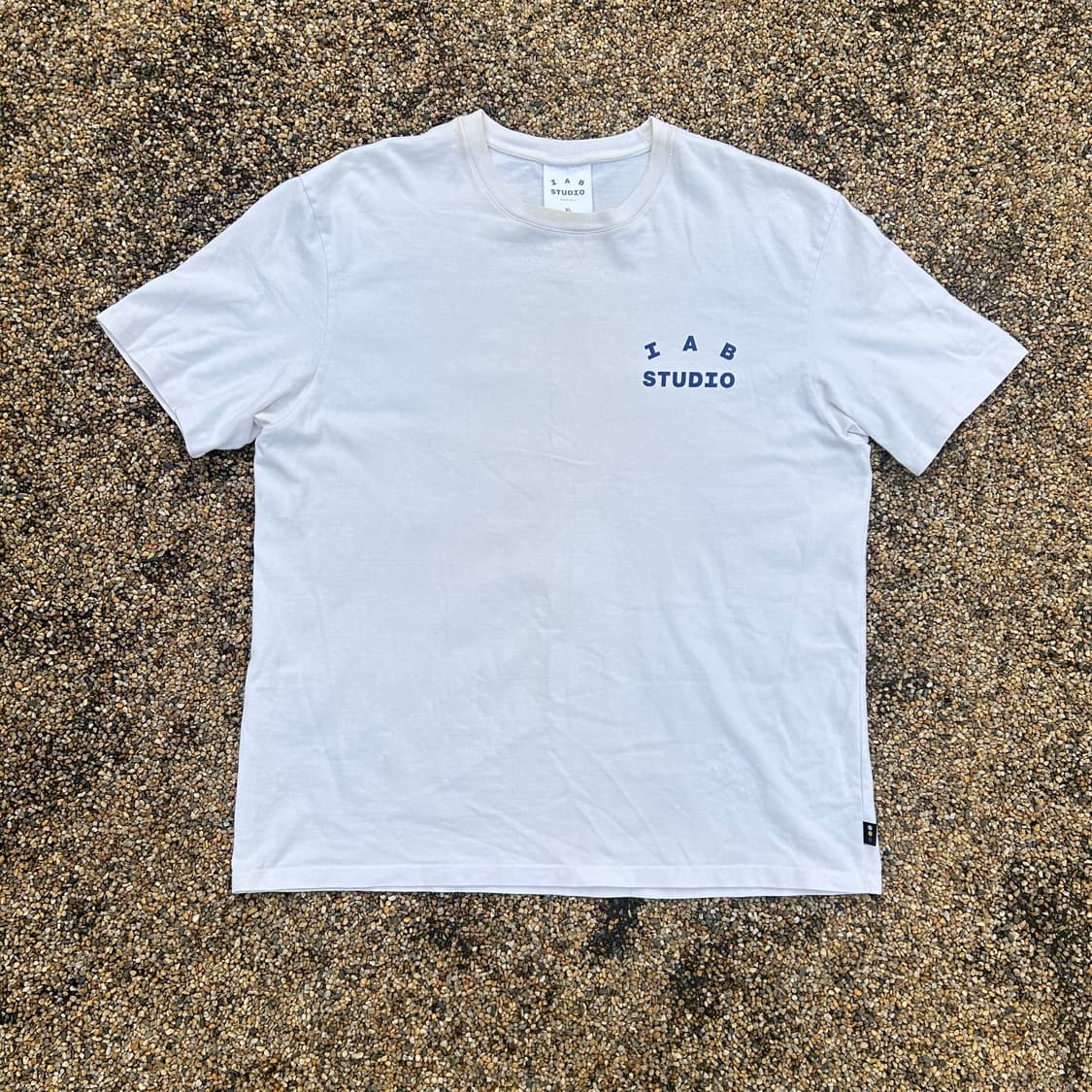 아이앱 스튜디오 (I.A.B Studio)화이트 반팔티 상품이미지1