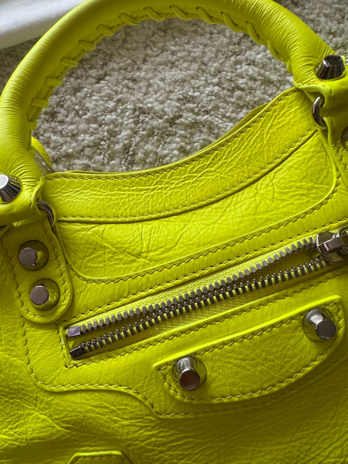 발렌시아가 네온 클래식 시티 모터백 스몰 상품이미지3