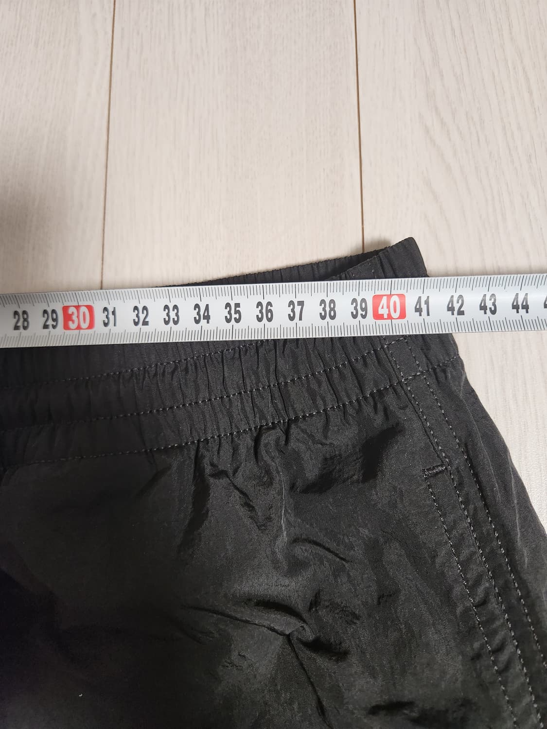 새상품급)무신사 스탠다드 나이론 와이드 스트링 팬츠 블랙 사이즈34


 상품이미지5