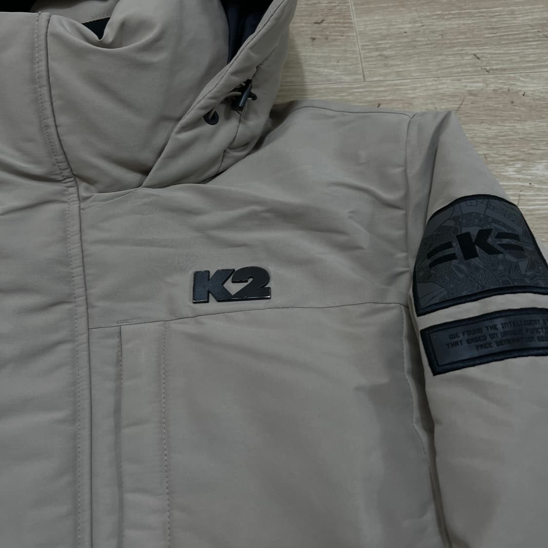 K2 네오스태드 구스다운 와펜 후드 패딩 점퍼 [베이지] L100 상품이미지4