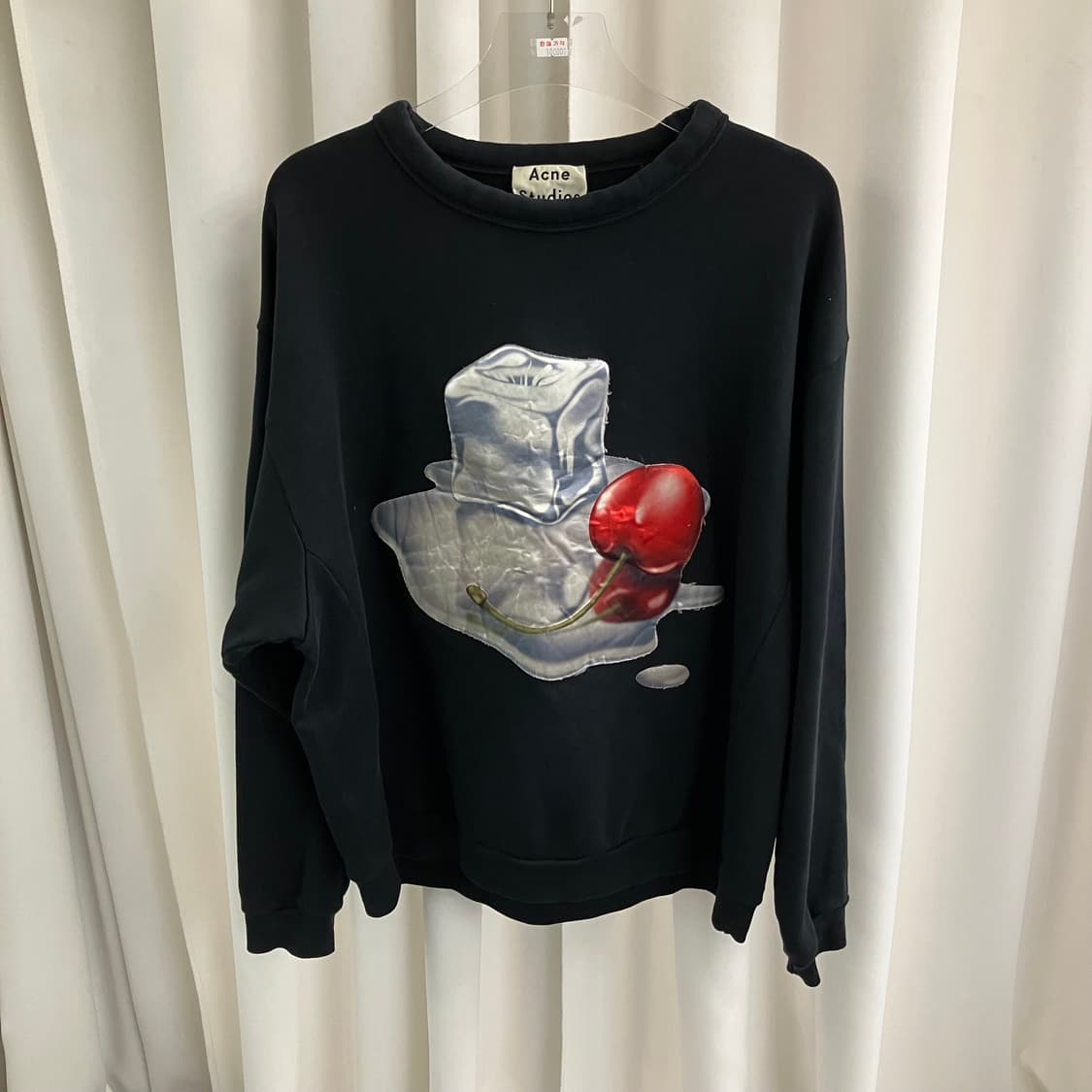 아크네 스튜디오 블랙 체리 스웨트셔츠 M 상품이미지1