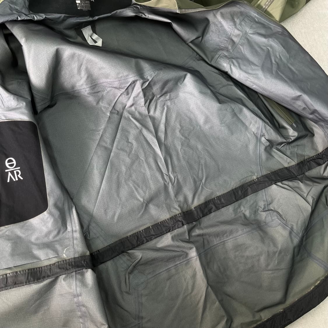 100 아크테릭스 세타 1세대 ar 카키 바람막이 자켓  상품이미지8