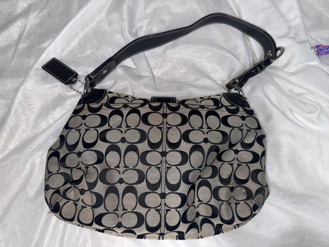 코치 버클 숄더백 블랙 상품이미지2