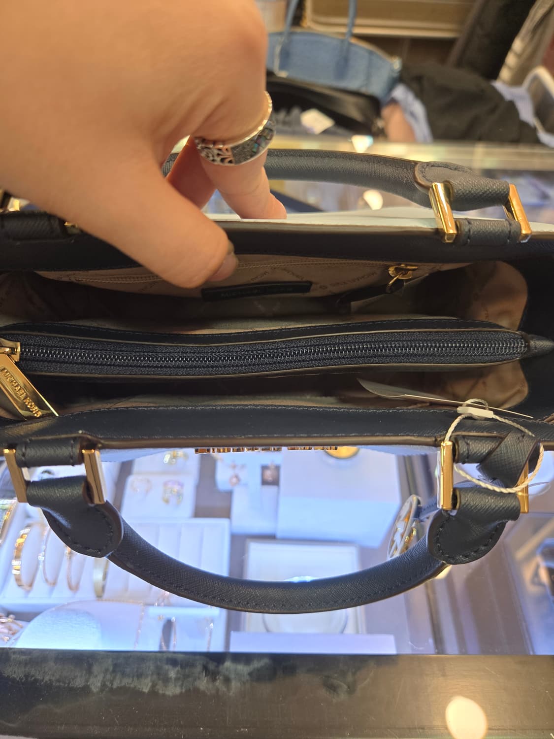 마이클코어스 프리즘 미디엄 메신저 사첼백 상품이미지3