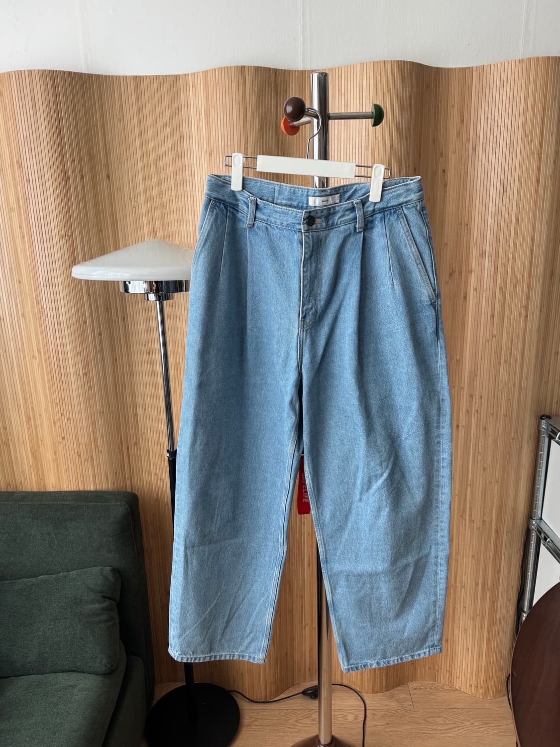 [정품/BEAKER] 비이커 연청 와이드 핀턱 데님 팬츠 (실착2회) 상품이미지1