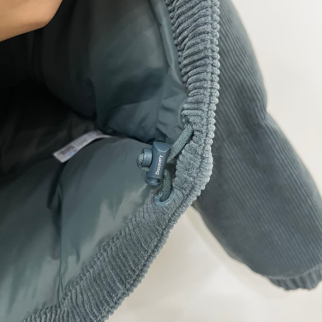 (공유착용) 디스커버리 익스페디션 헤딘 코듀로이 덕다운 숏패딩 상품이미지6