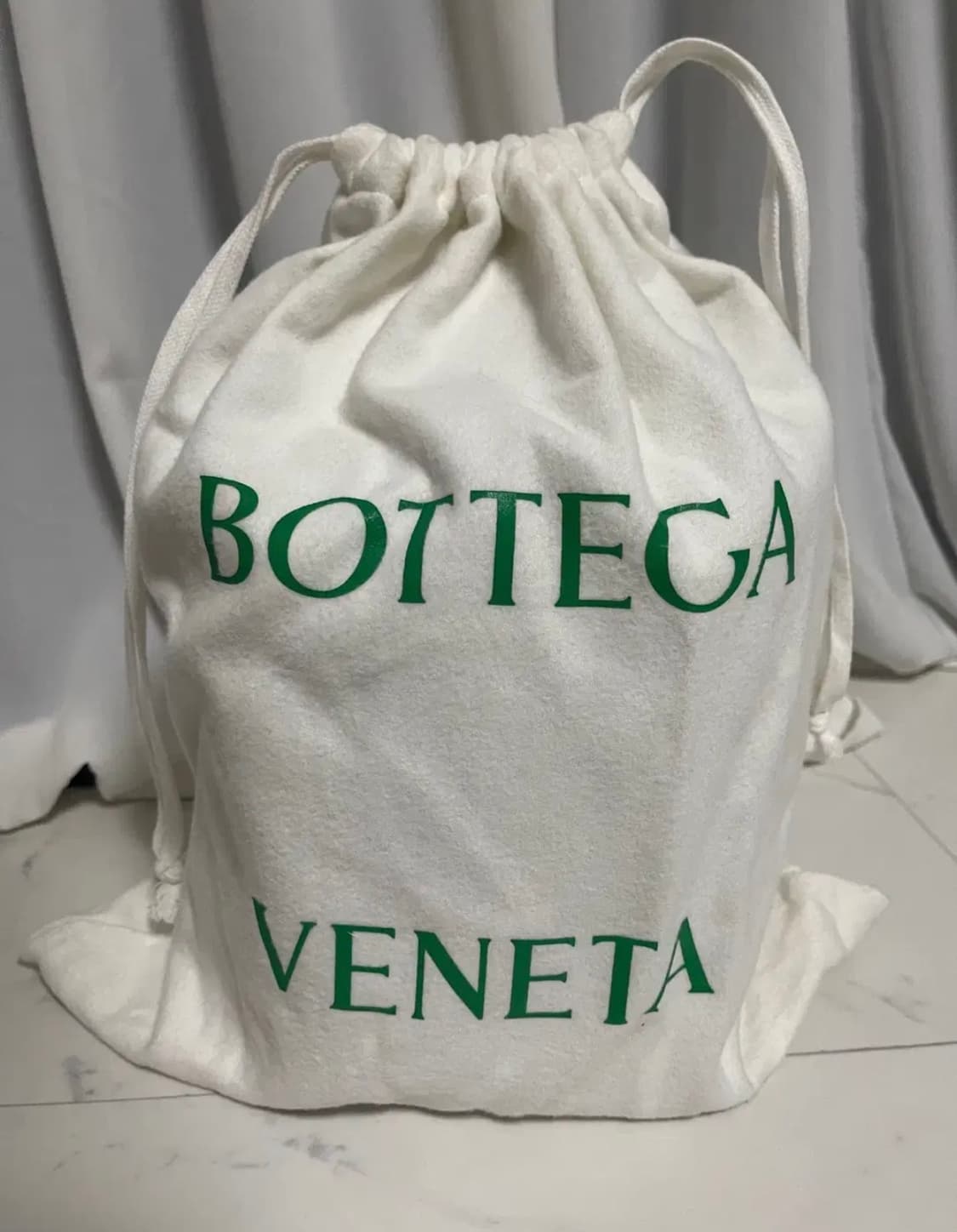 (새상품)보테가베네타 카세트 버킷백 스몰 상품이미지5