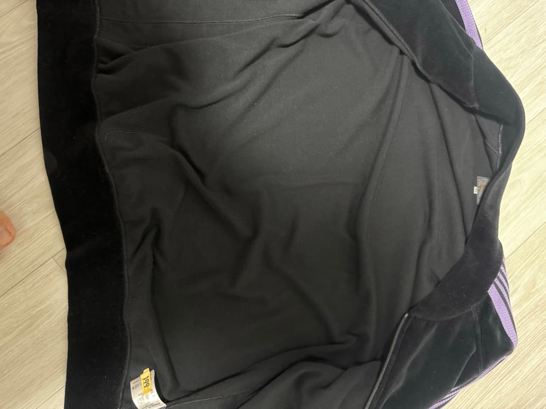 니들스 트랙자켓 벨루어 블랙 팝니다 상품이미지3