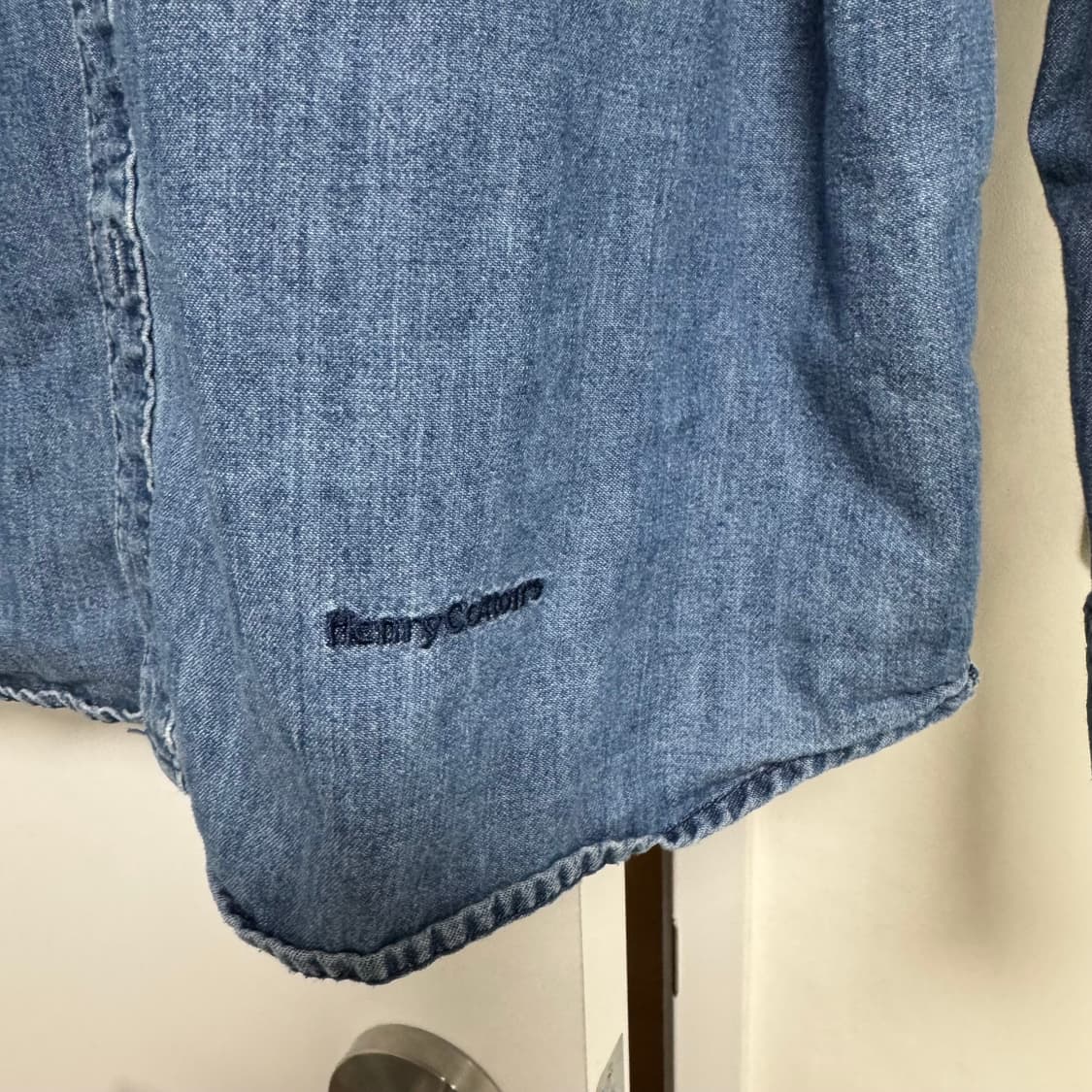 헨리코튼 데님 셔츠 100사이즈 상태좋고 예쁩니다. 상품이미지4