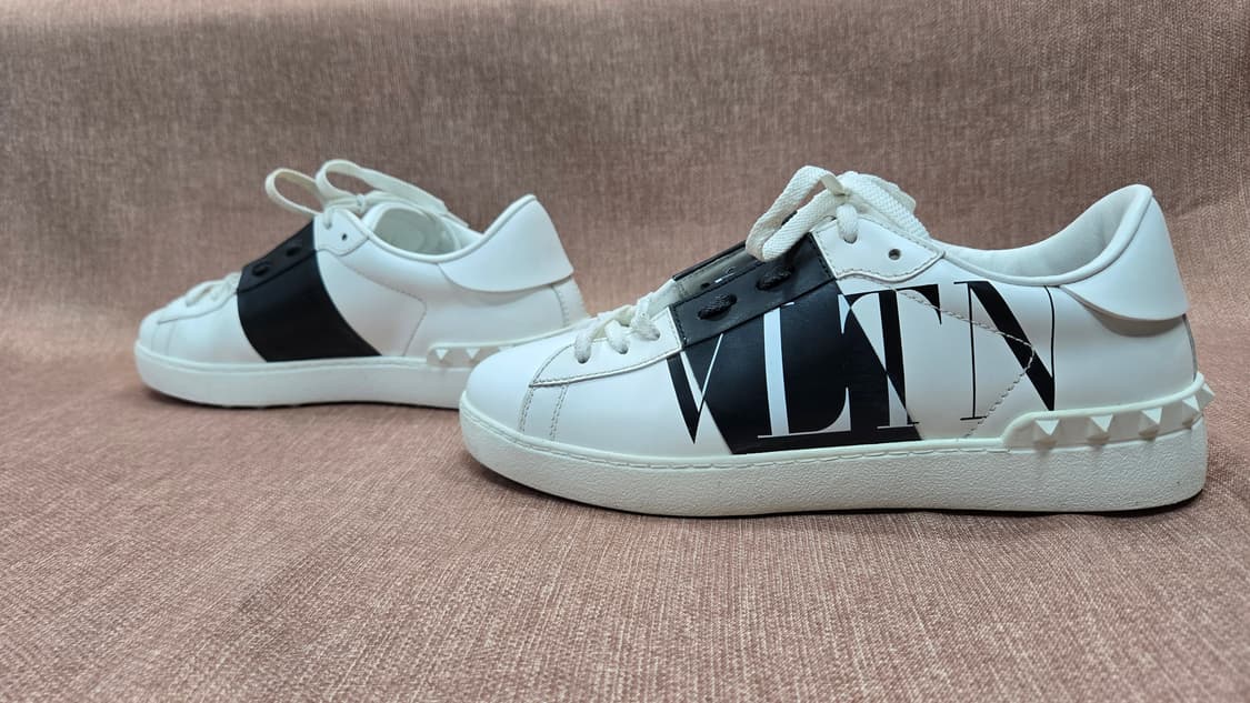 발렌티노 정품 250mm-  화이트 스니커즈 블랙 로고/스화이트 컬러 타 상품이미지4