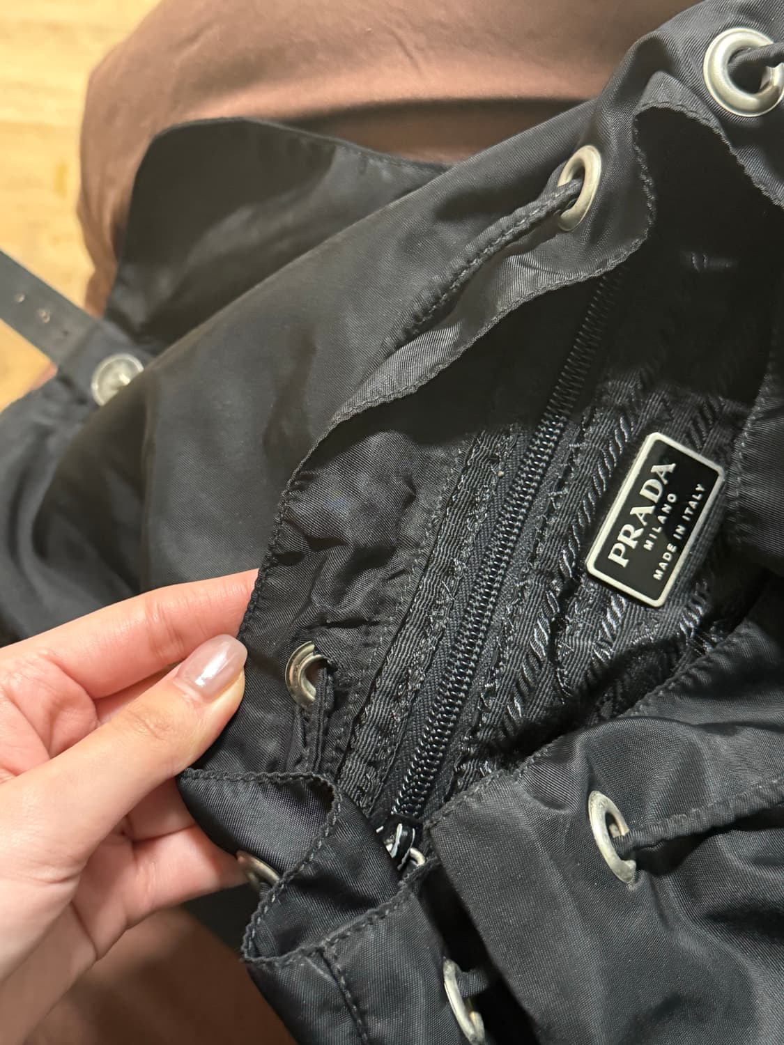 정품 프라다 백팩 미디움 사이즈 상품이미지4