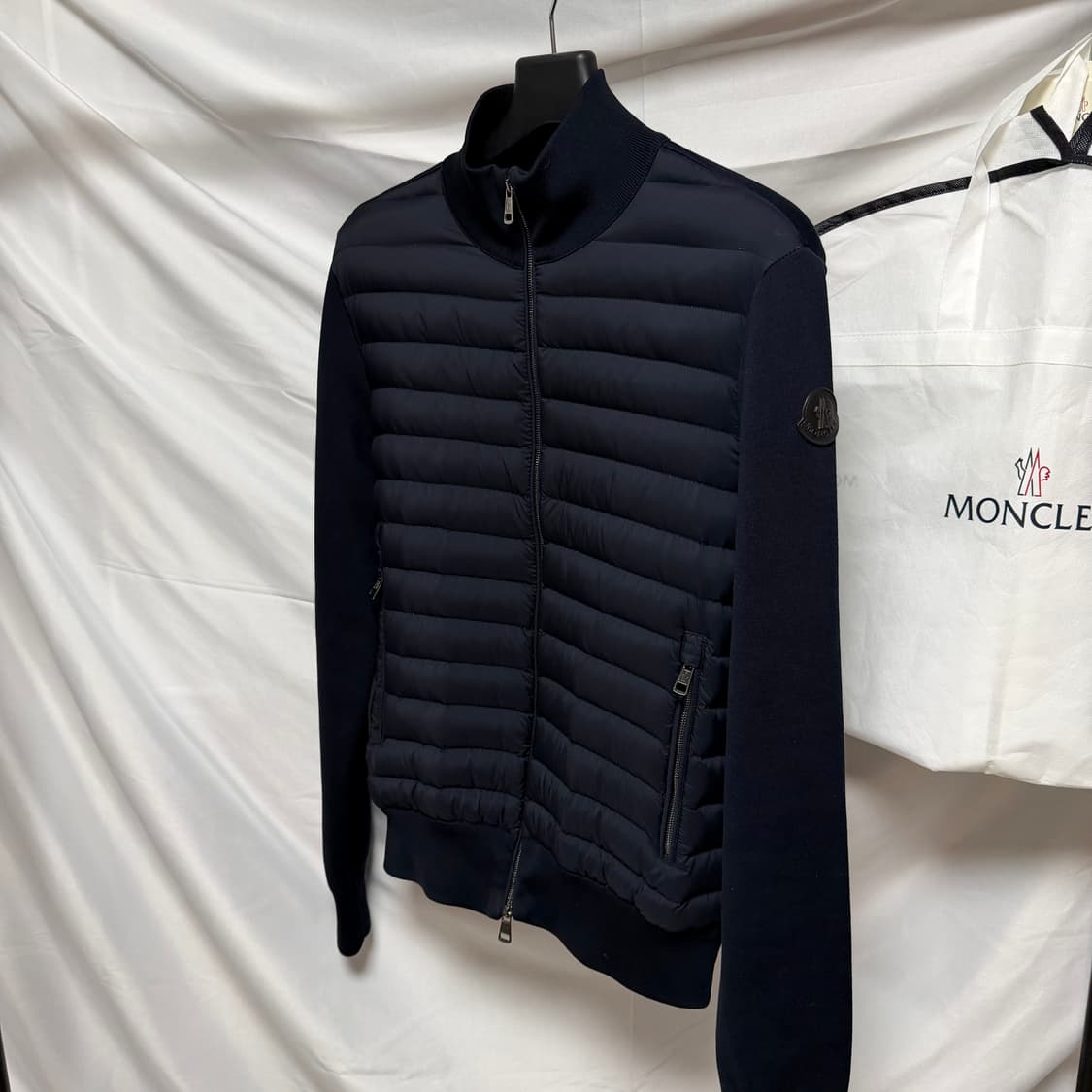 [S+급/M] 몽클레어 니트패딩 김현우 니트패딩 블랙 와펜 상품이미지1