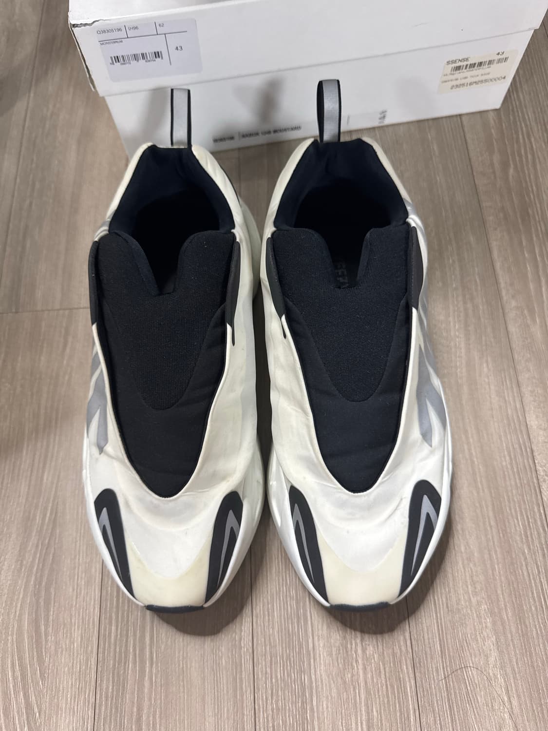 [280] 이지 부스트 700 MNVN 아날로그 상품이미지1