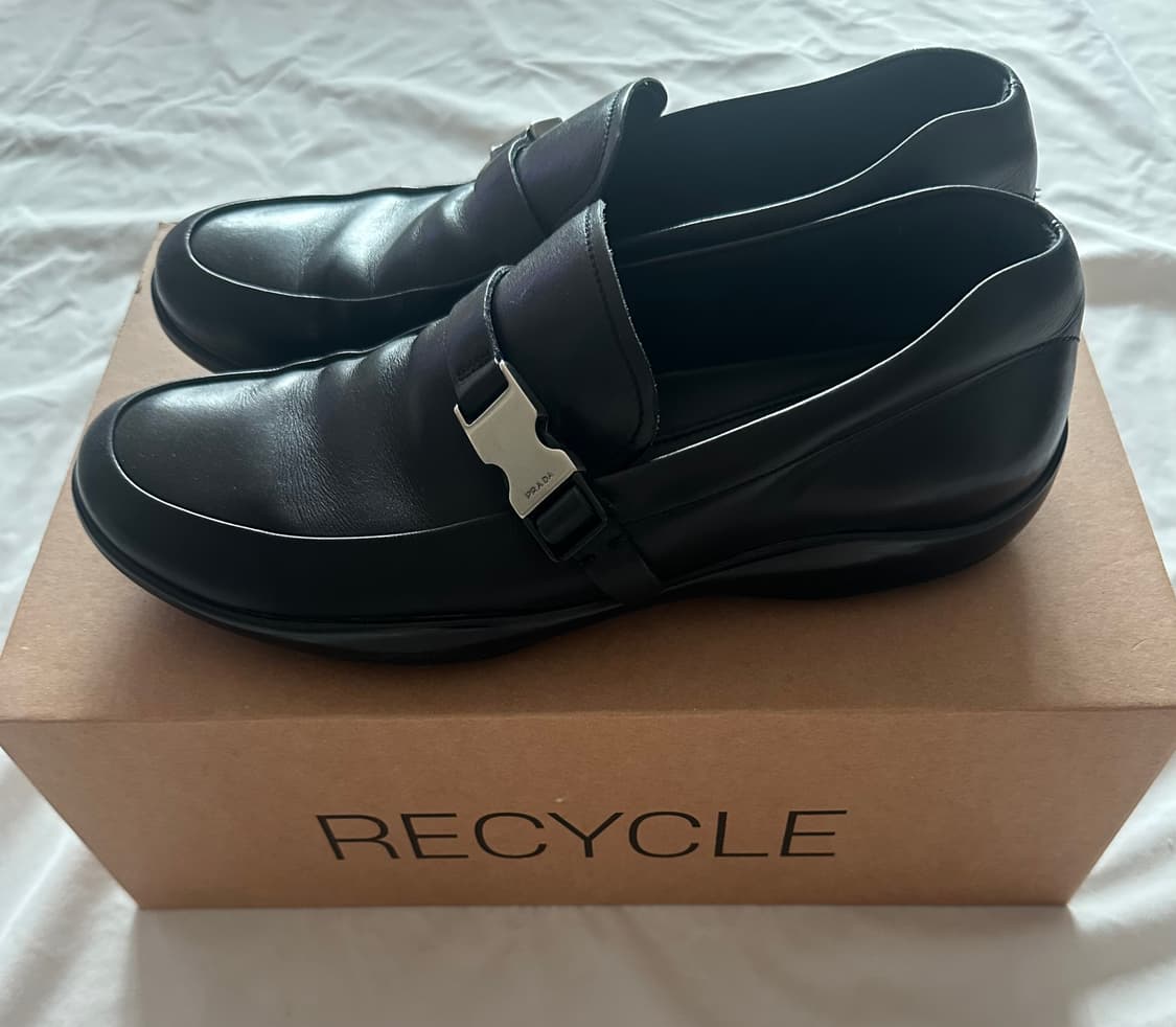 프라다 스포츠 버클 로퍼 상품이미지1