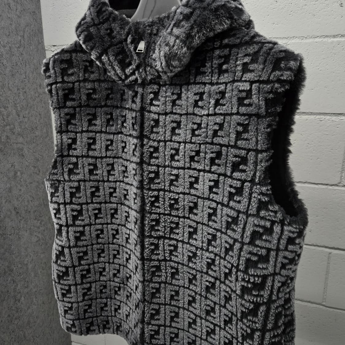 펜디 FF 모노그램 모피 양가죽 리버서블 양면 후드 조끼 52 상품이미지1
