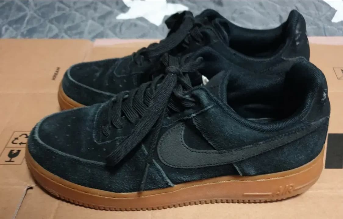 나이키 에어포스1 LV8 스웨이드 블랙 검 스니커즈 (240) 상품이미지4